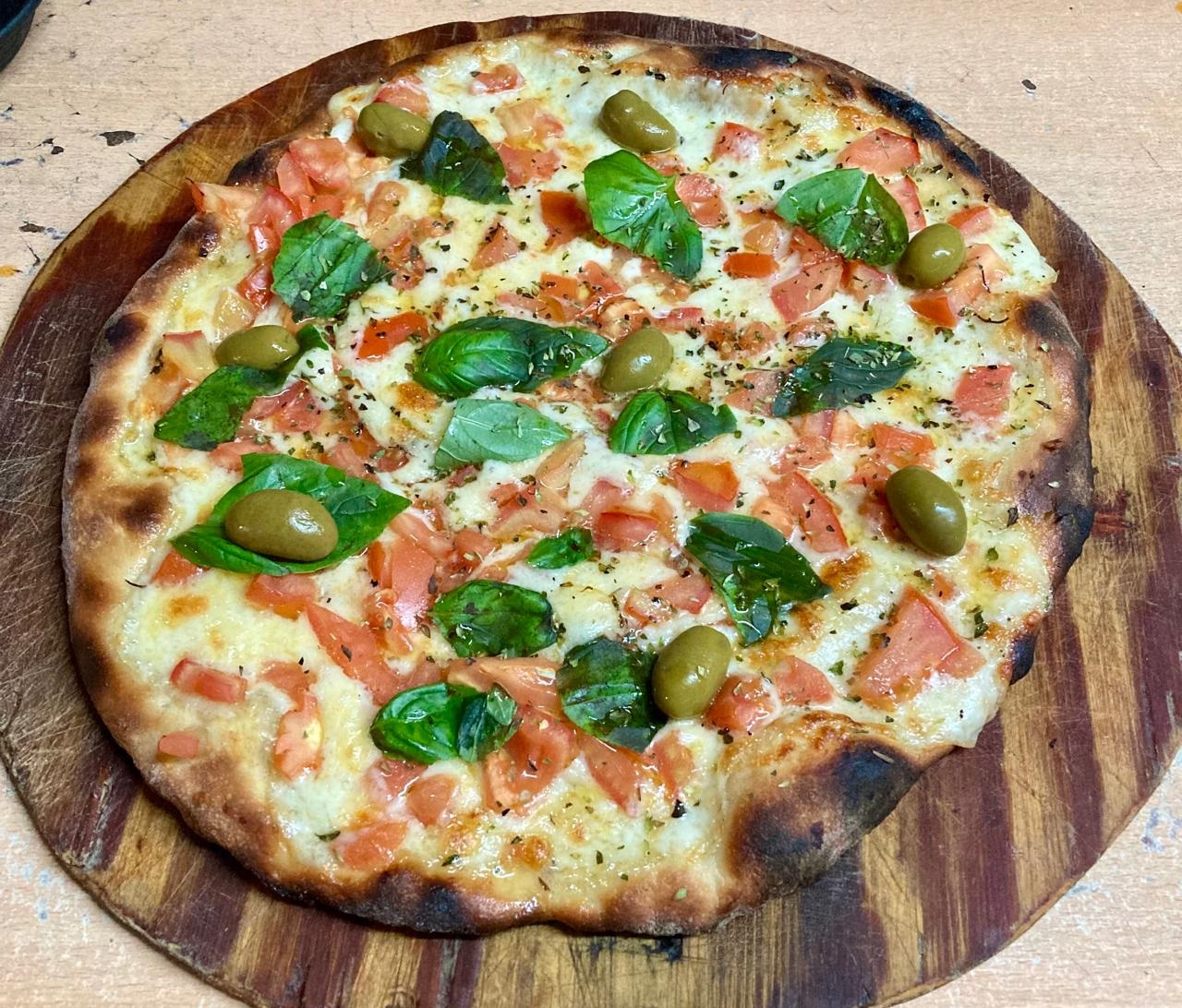 Catering de pizzas y empanadas El Conde en un evento 16